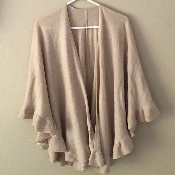 Banana Republic Accessories - Ruffled edge wrap, wool blend